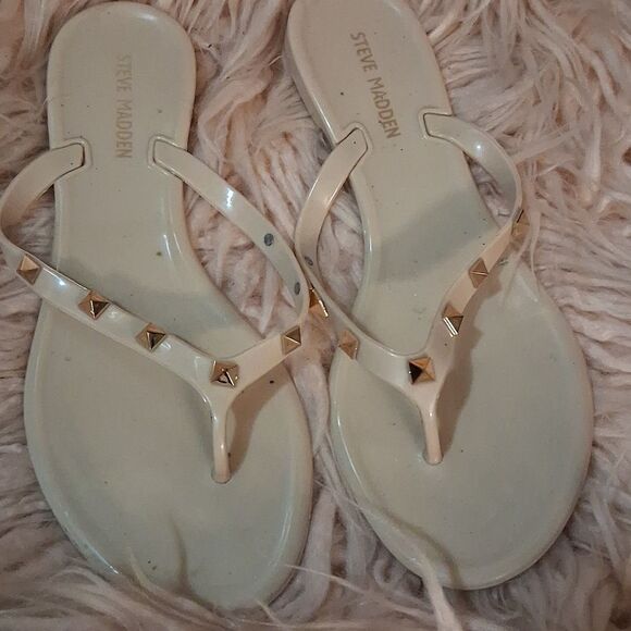 Steve Madden Beige Sandals with Gold Studs - Picture 3 of 3